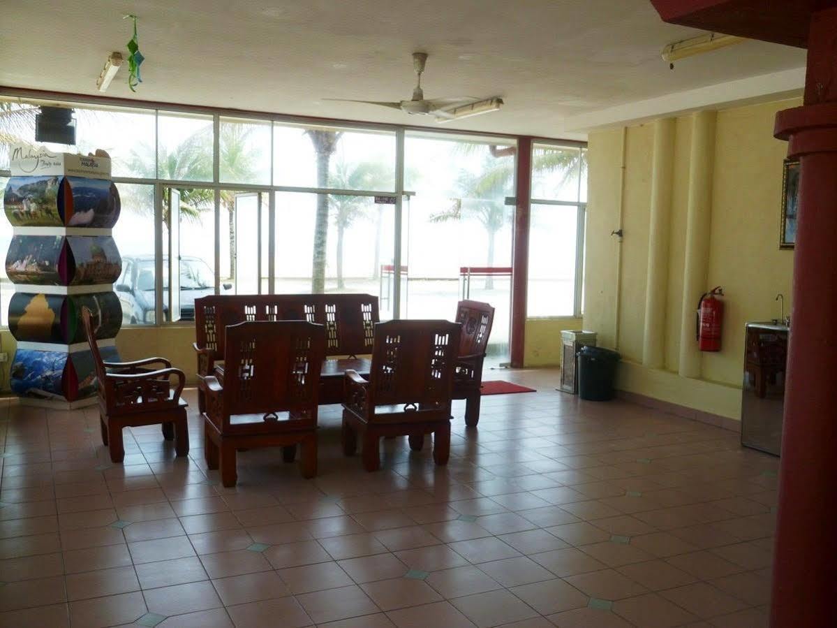 Intan Beach Resort Куала-Тренгану Экстерьер фото